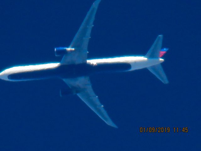 BOEING 767-400 (N839MH)