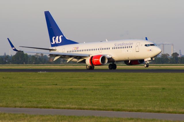 Boeing 737-700 (LN-RNU)