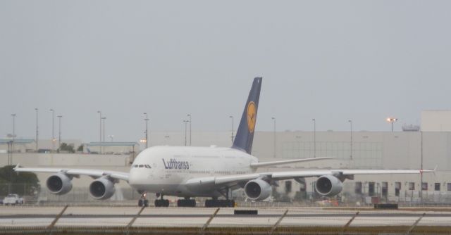 Airbus A380-800 (D-AIMC)