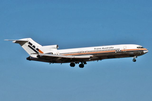 BOEING 727-200 (VH-TBO) - TRANS AUSTRALIA AIRLINES - TAA - BOEING 727-276/ADV - REG : VH-TBO (CN 21646/1434) - ADELAIDE INTERNATIONAL AIRPORT SA. AUSTRALIA - YPAD 14/12/1986
