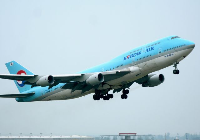 HL7404 — - Korean Airlines departing KATL for its daily flight.. now we have the pleasure to see one of these twice a day, including a Cargo 747-400