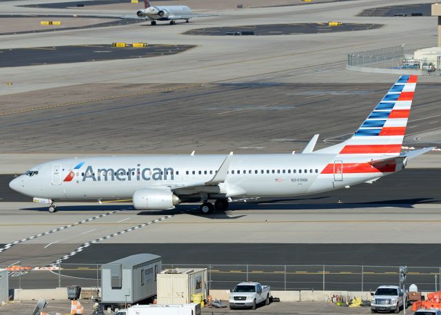 Boeing 737-800 (N949NN)