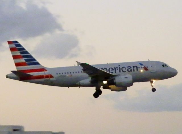 Airbus A319 (N738US)