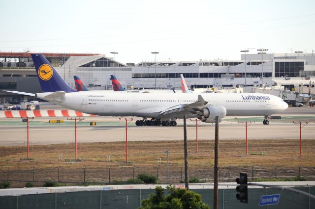 Airbus A340-600 (D-AIHU)