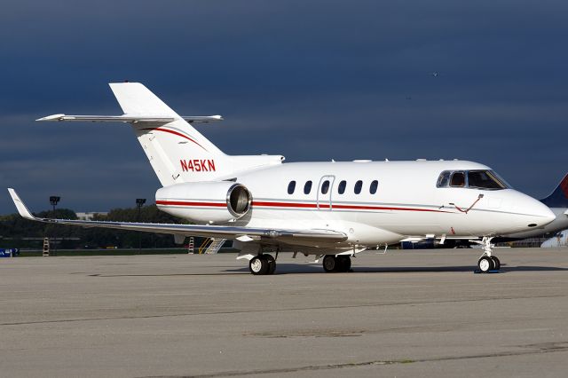 Hawker 800 (N45KN)