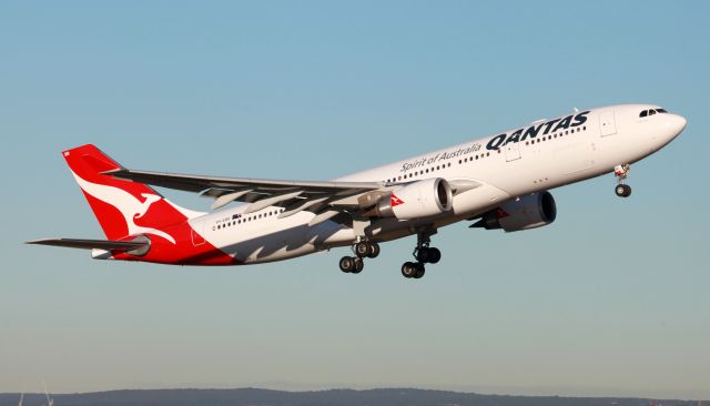 Airbus A330-300 (VH-EBR) - Lockyer Valley Departing 34R