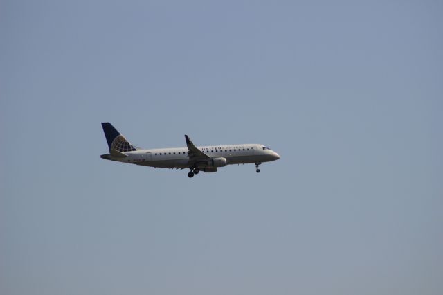 Embraer 170/175 (N120SY)