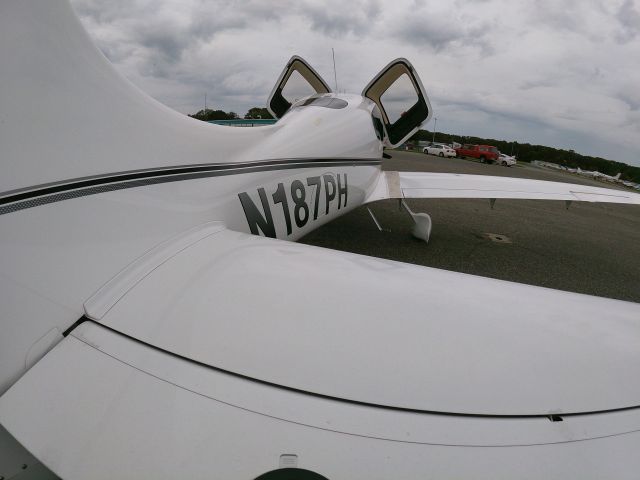 Cirrus SR-20 (N187PH) - J V