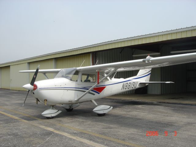 Cessna Skyhawk (N8819U)