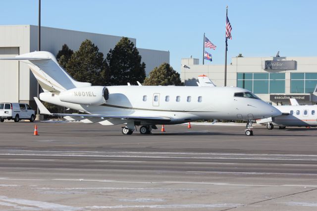 Bombardier Challenger 300 (N801EL)