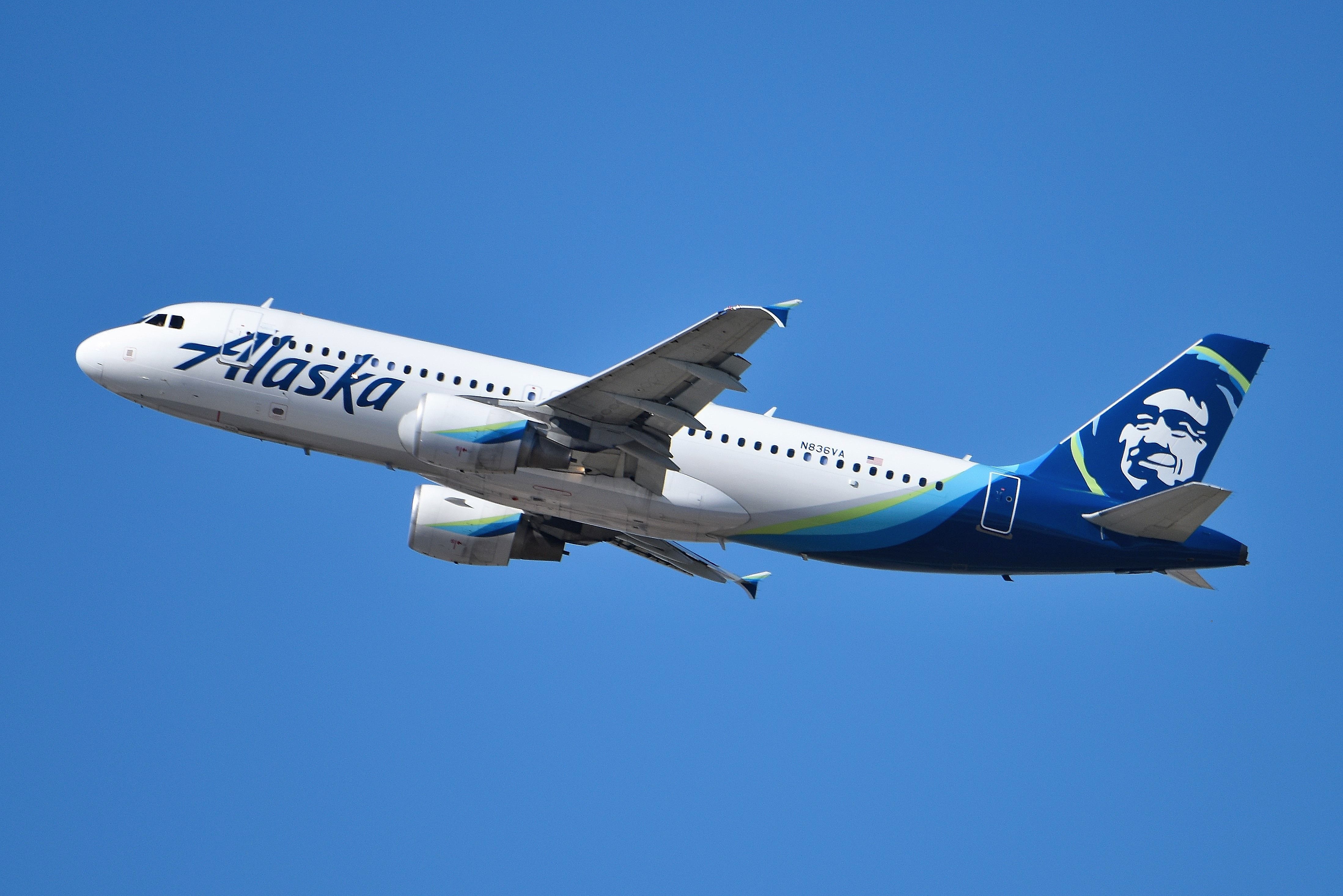 Airbus A320 (N836VA) - 28-R 04-15-19