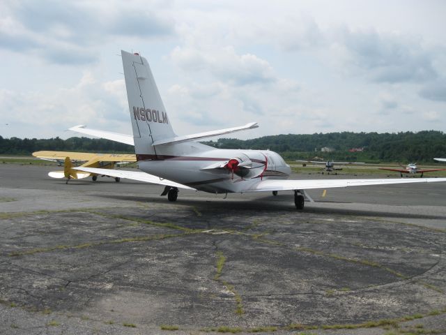 Cessna Citation II (N900LM) - Citation Bravo with Piper Cub in the background