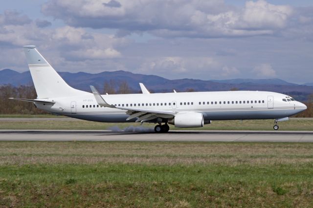 Boeing 737-800 (VP-BZL)