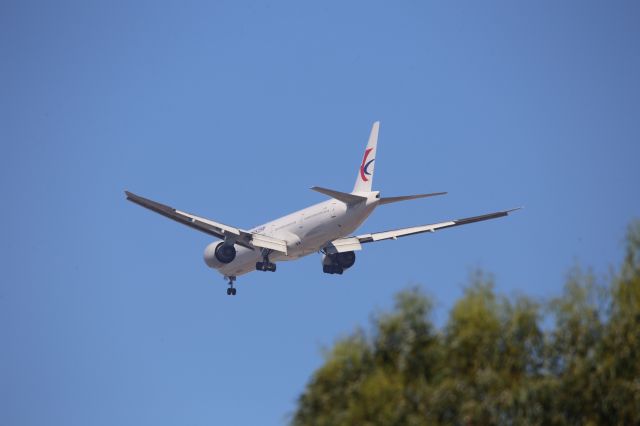 BOEING 777-300 (B-2021)