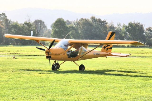 23-8852 — - Aeroprakt 32 Vixxen taxiing to Hangar at Lilydale, Victoria, Australia