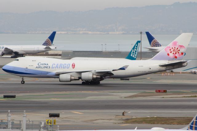 Boeing 747-400 (B-18701)