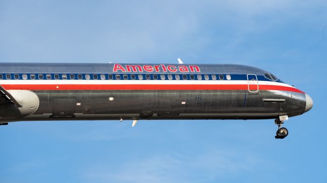 McDonnell Douglas MD-83 (4YL) - Founders plaza