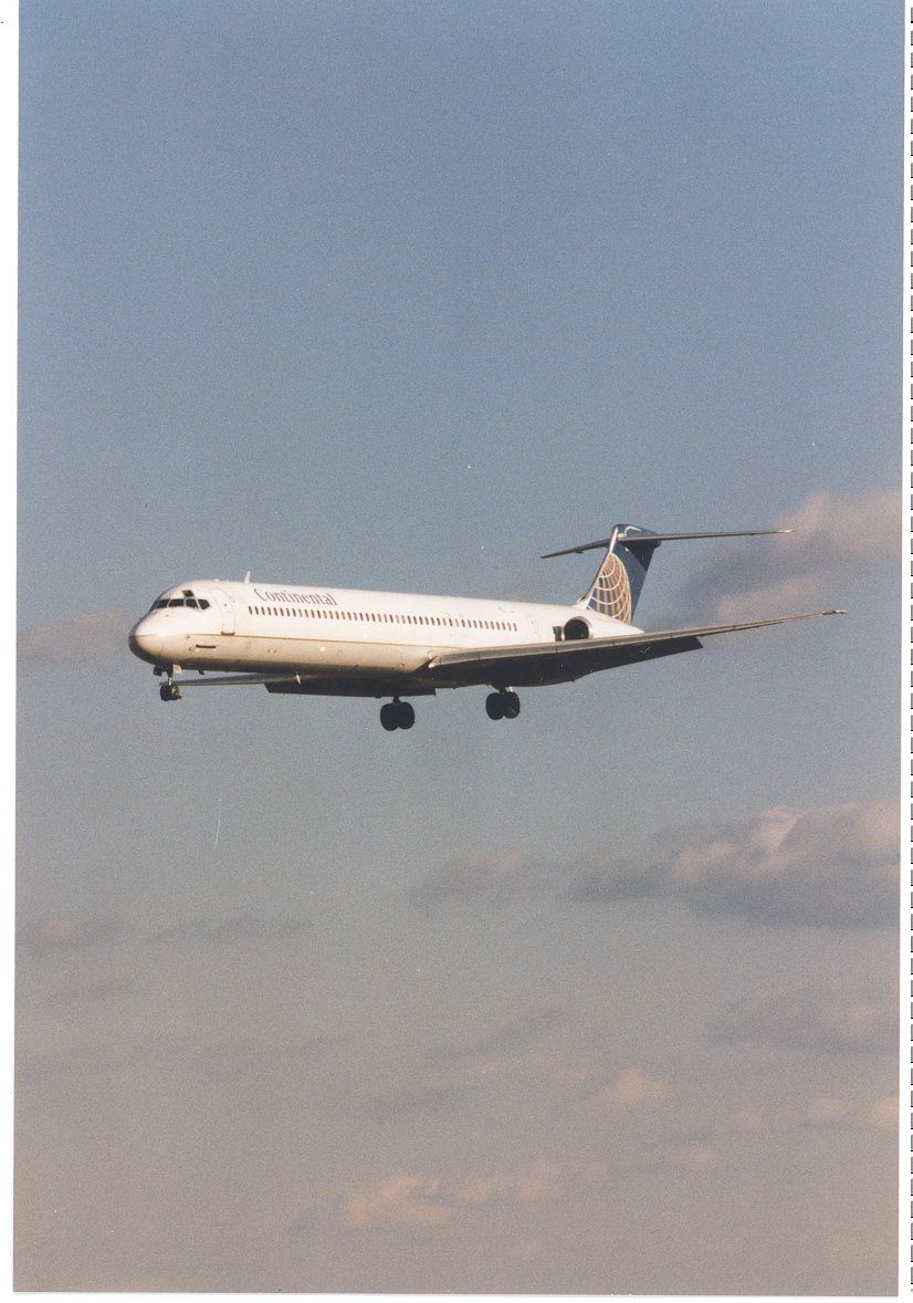 McDonnell Douglas MD-80 — - Continental MD80 (or similar) approaching runway 33L at KBWI, late 1996