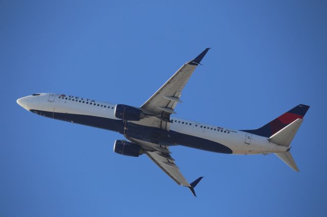 Boeing 737-900 (N823DN)