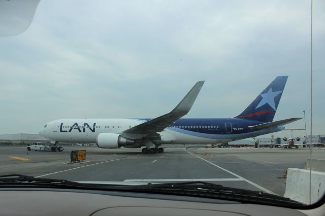 BOEING 767-300 (CC-CWN)