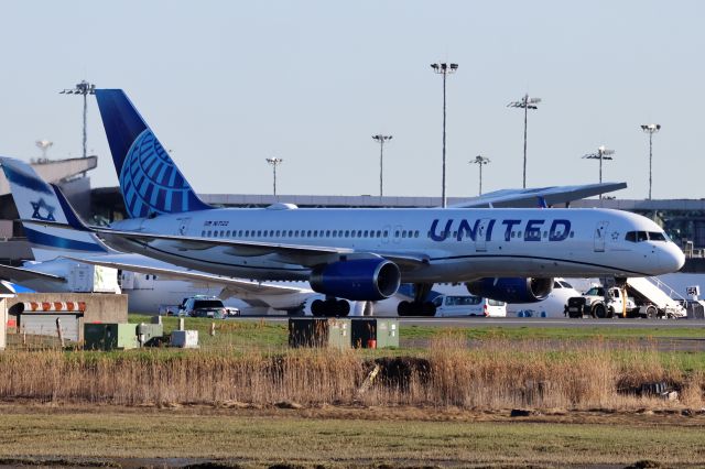 Boeing 757-200 (N17122) - EWR diversion