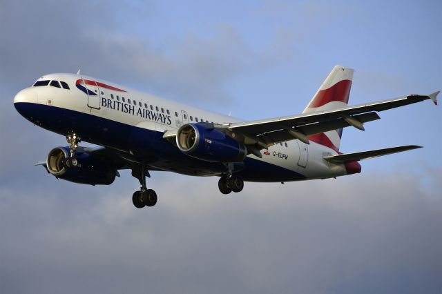 Airbus A319 (G-EUPW) - Airbus A319-131, British Airways, G-EUPW, 13.Oct.2022, EGLL London Heathrow, Myrtle Ave