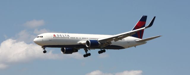 BOEING 767-300 —