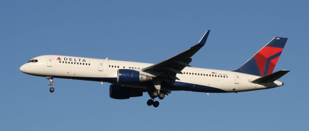 Boeing 757-200 (N672DL)