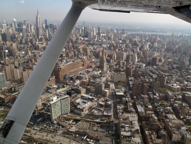 Cessna 152 (N474EP) - Manhattan flight