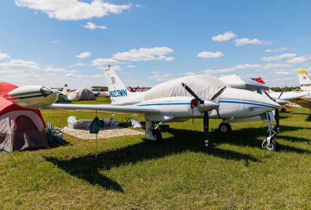 Cessna 310 (N123MN)