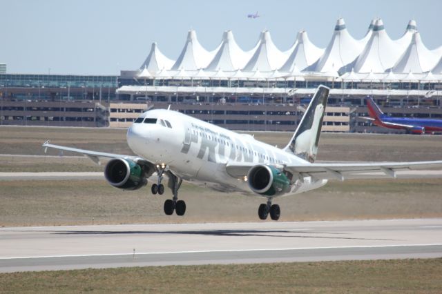 Airbus A319 (N949FR) - Taking off from runway 25.