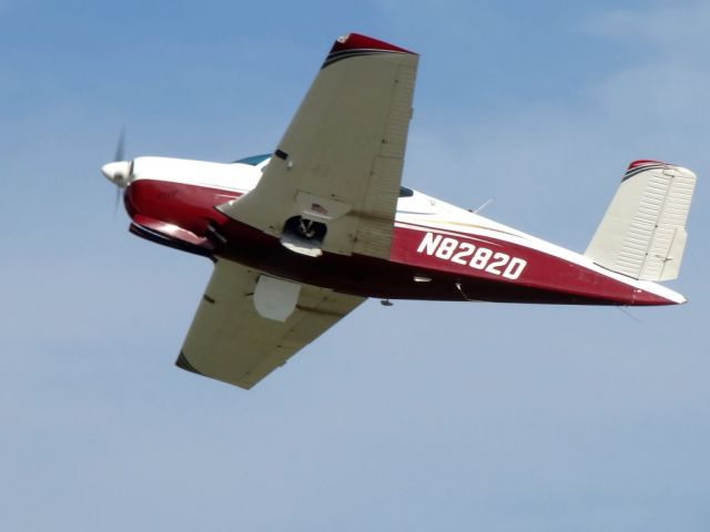 Beechcraft 35 Bonanza (N8282D)