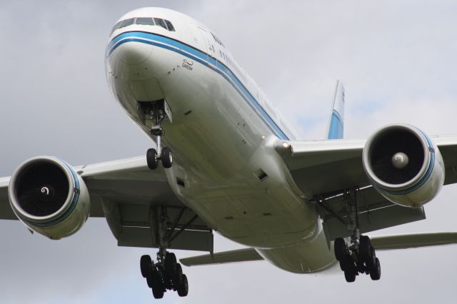 Boeing 777-200 —