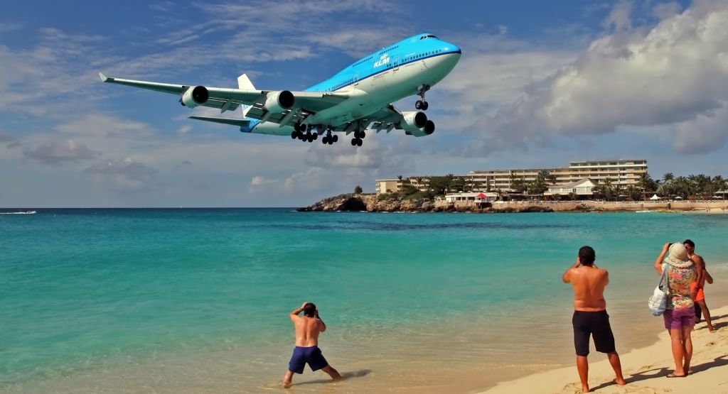 Boeing 747-400 (PH-BFN) - 01/12/2013. Incredible Maho Beach.