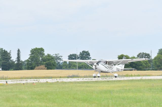 Cessna Skylane (C-GSUB) - Touching down after a long trip away from home.