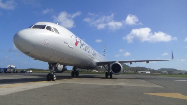 Airbus A321 (N998AN)