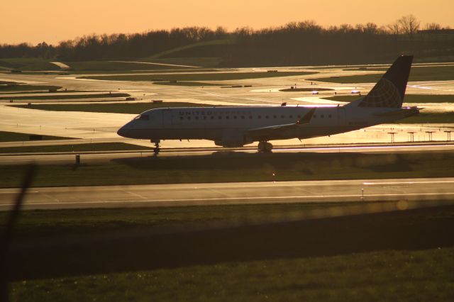 Embraer 175 (N731YX) - A Republic Airways flight in the penalty box before on its way to Chicago O'Hare.