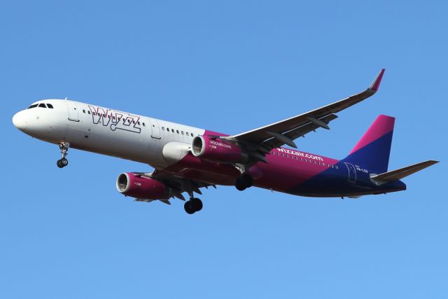 Airbus A320 (HA-LXQ) - 25/09/2021: Flight from Bucharest, OTP, upon landing on runway 12.