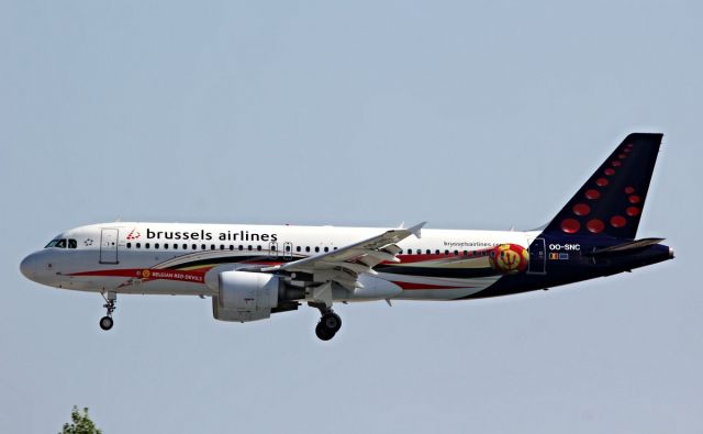 Airbus A320 (OO-SNC)