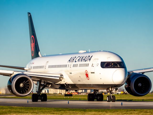 Boeing 787-9 Dreamliner (C-FRTU)