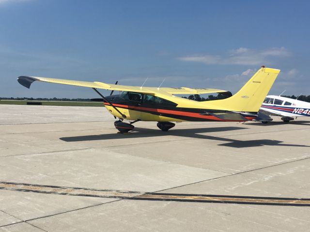 Cessna Skylane (N4444W) - THE MOST gorgeous early model 182's I've ever seen. Ran outside to snap these mid-day. 