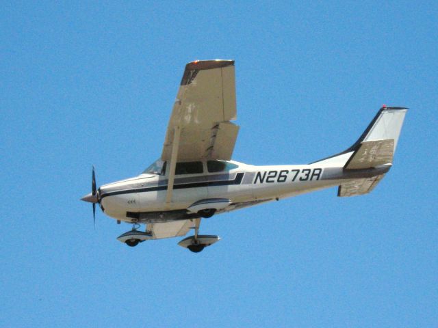 Cessna Skylane (N2673R) - LANDING ON RWY 24