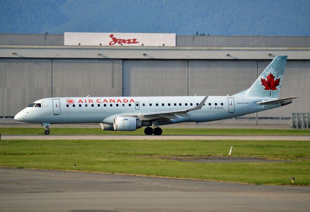 Embraer ERJ-190 (C-FHOS)