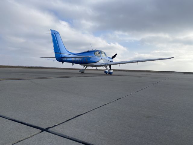 Cirrus SR22 Turbo (N327LK)