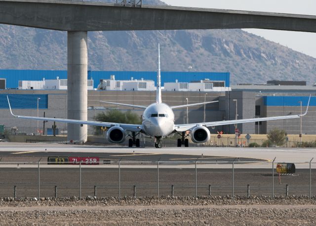 Boeing 737-800 (N944NN)