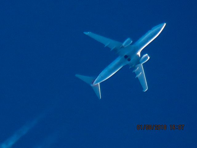 Boeing 737-800 (N972NN)