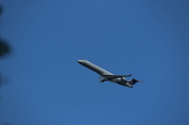 Canadair Regional Jet CRJ-700 (N526LR) - United Express CRJ7 (operated by MESA) just north of IAD