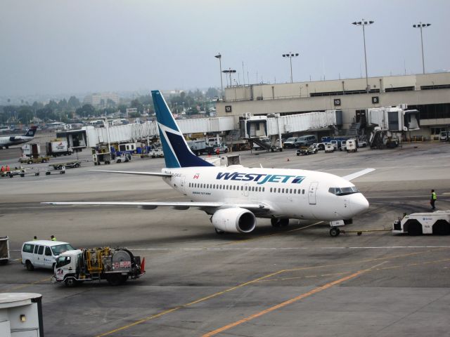 BOEING 737-600 (C-GWJU)