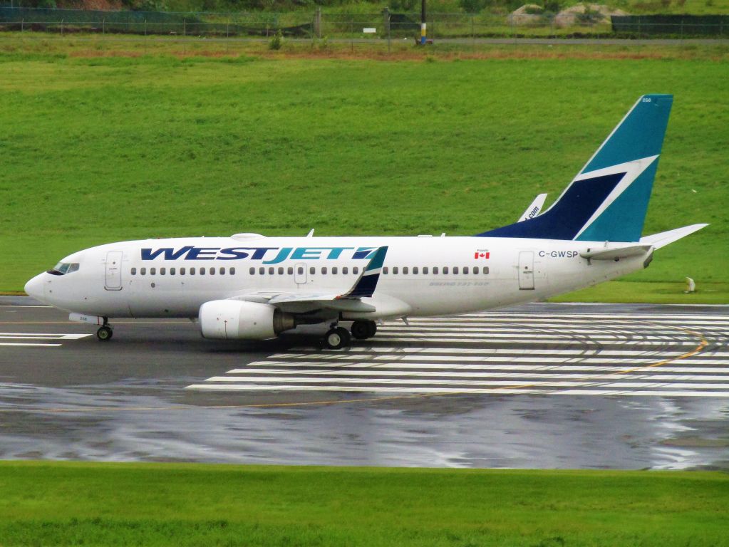 Boeing 737-700 (C-GWSP)