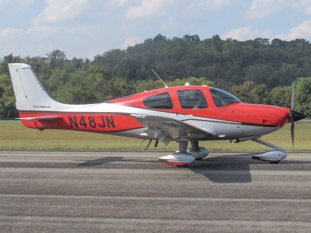 Cirrus SR-22 (N48JN)